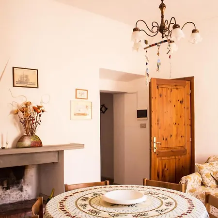 Casa Chessa Vardeu_appartamento In Centro Storico 公寓